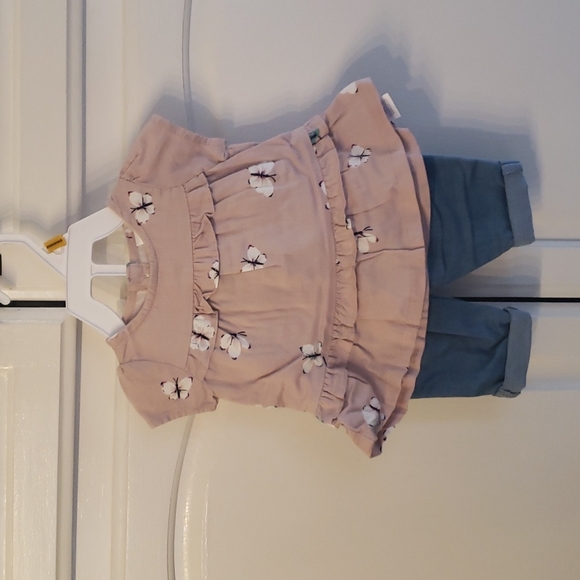 Lot of 8 Carter's Newborn Outfits - Picture 6 of 11